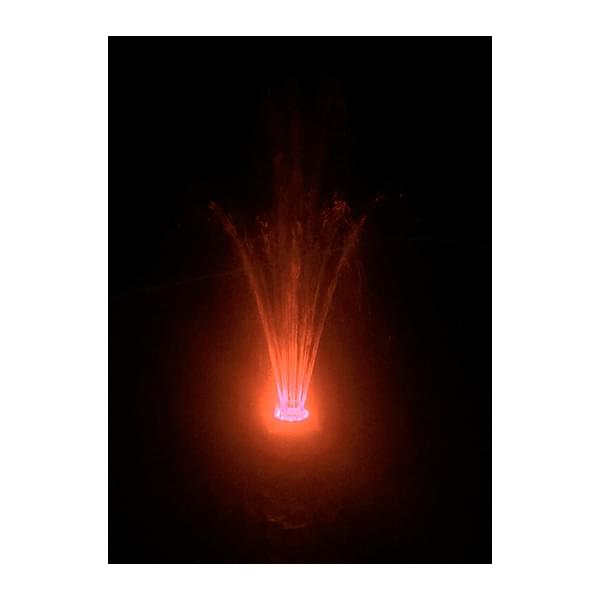 Fontaine de piscine illuminée