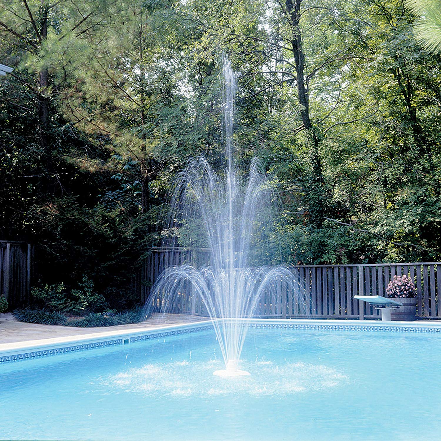 Fontaine de piscine illuminée