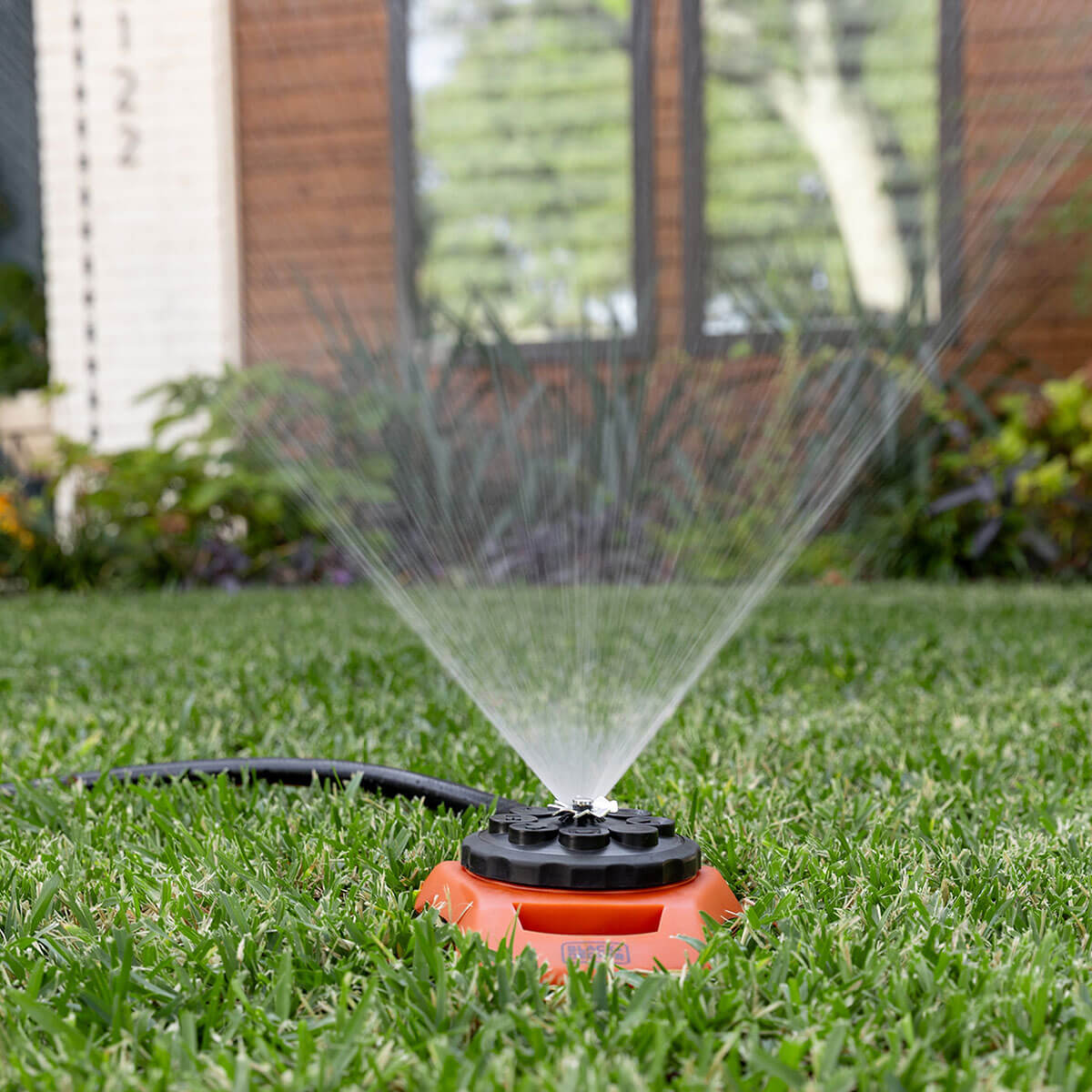 Rotating Sprinkler with 8 Adjustable Nozzles