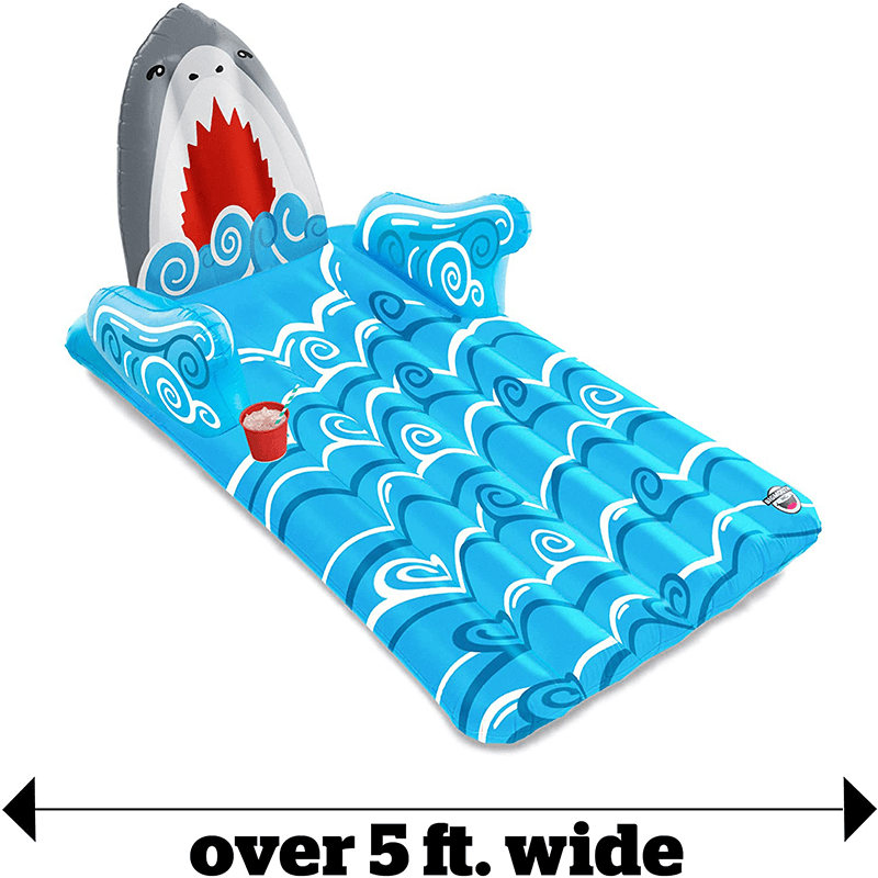 Chaise longue gonflable géante avec tête de requin