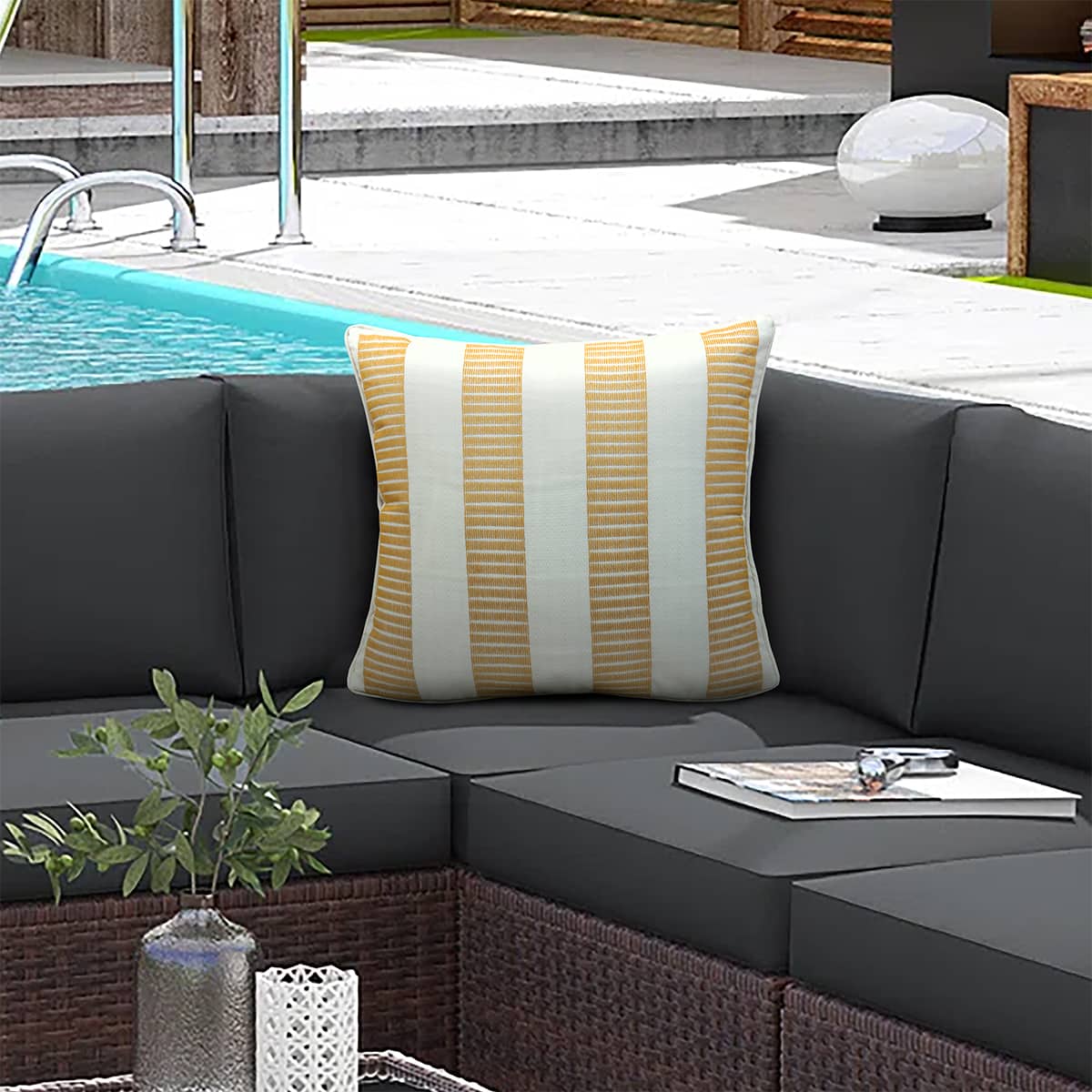 Coussin extérieur 18 x 18 po - Jaune safran brodé jaune