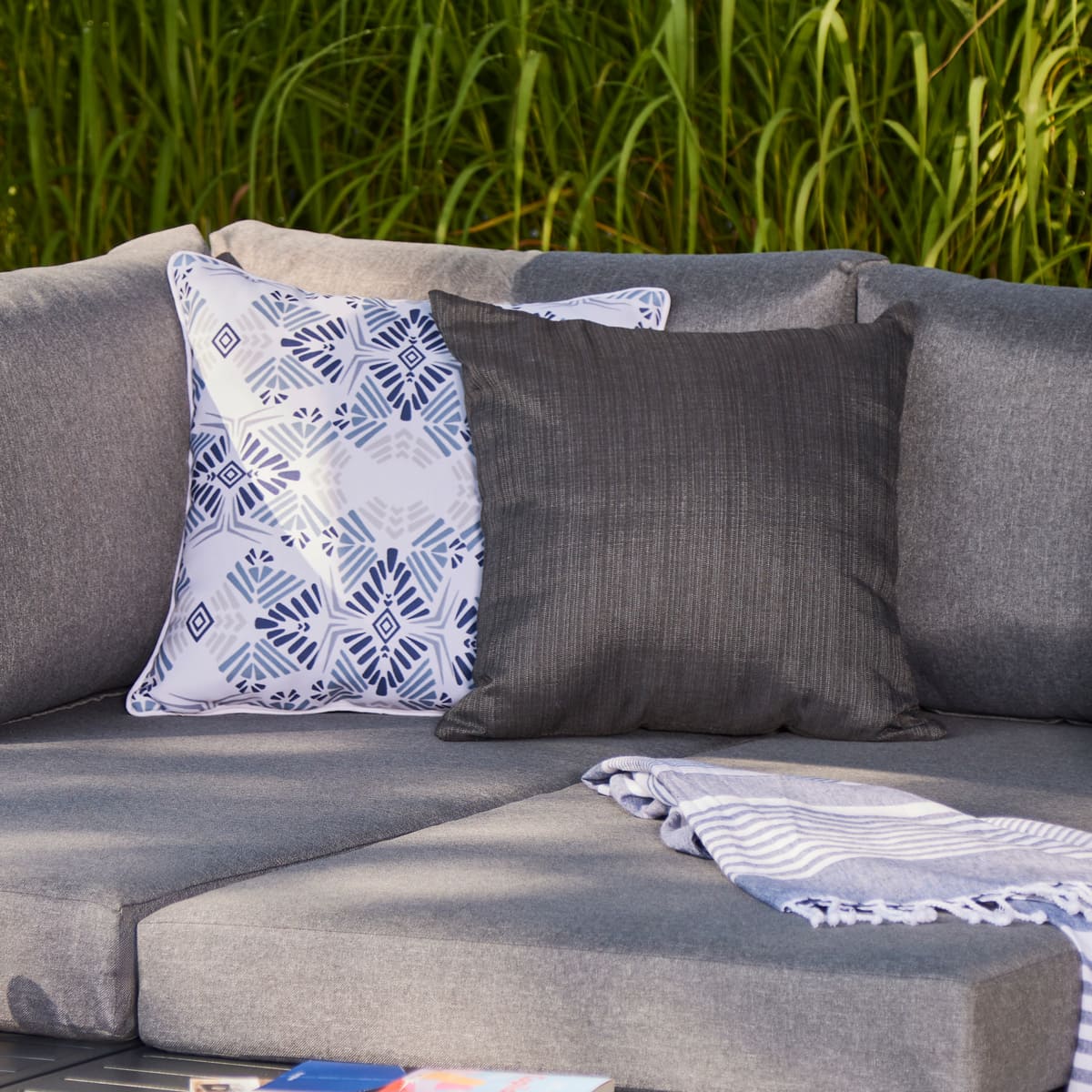 Coussin extérieur 18 x 18 po - Imprimé bleu