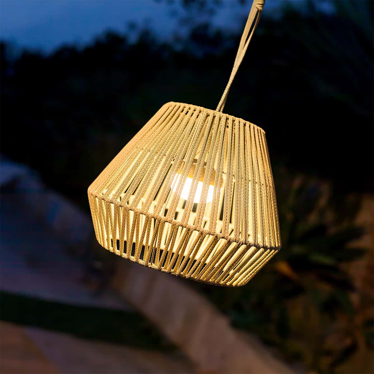 Luminaire extérieur suspendu Conta | New Garden | Club Piscine