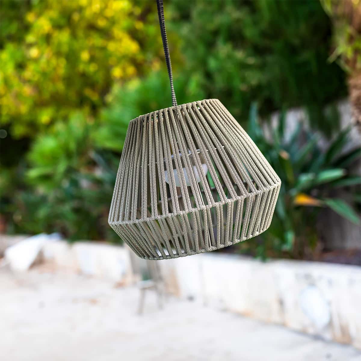 Luminaire extérieur suspendu Conta