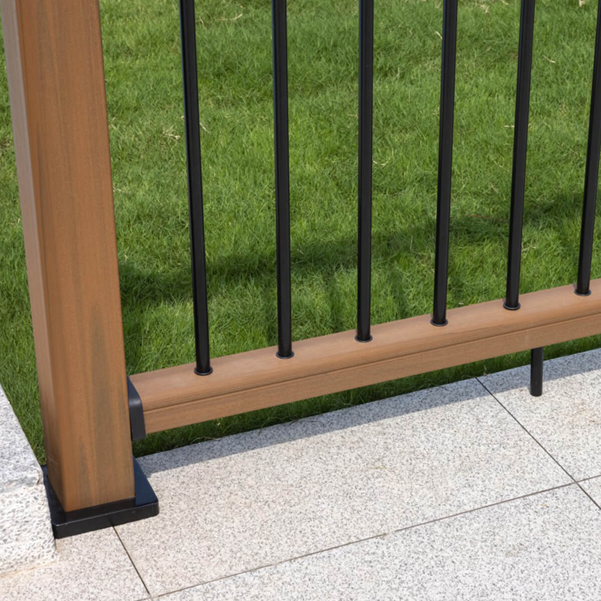 Rampe de balcon en composite et aluminimum - Teck