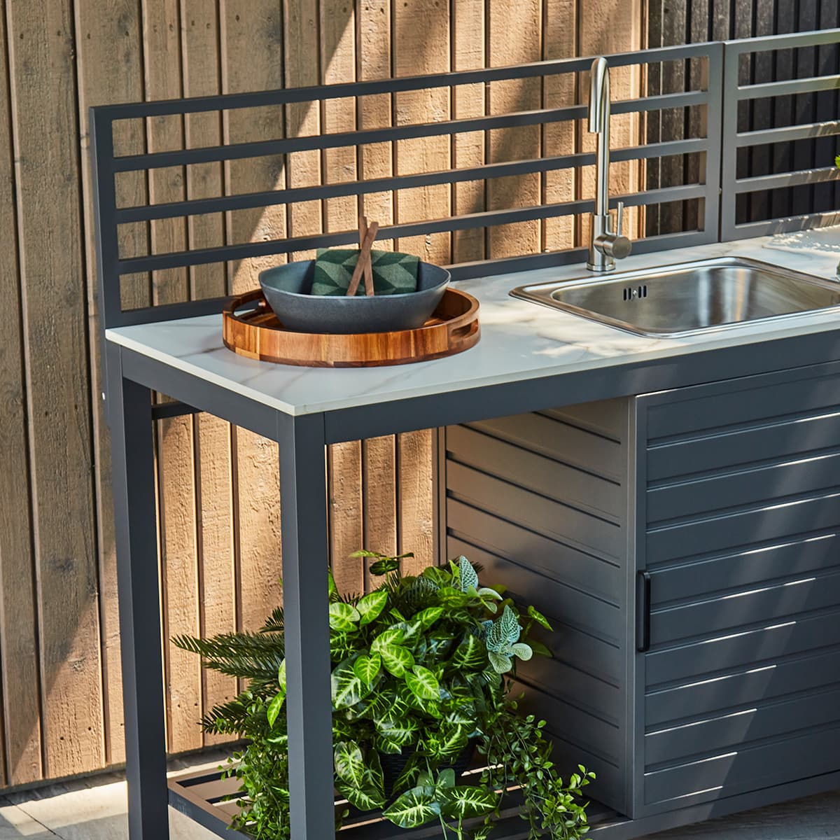 Outdoor Kitchen Module in Aluminum with Sink