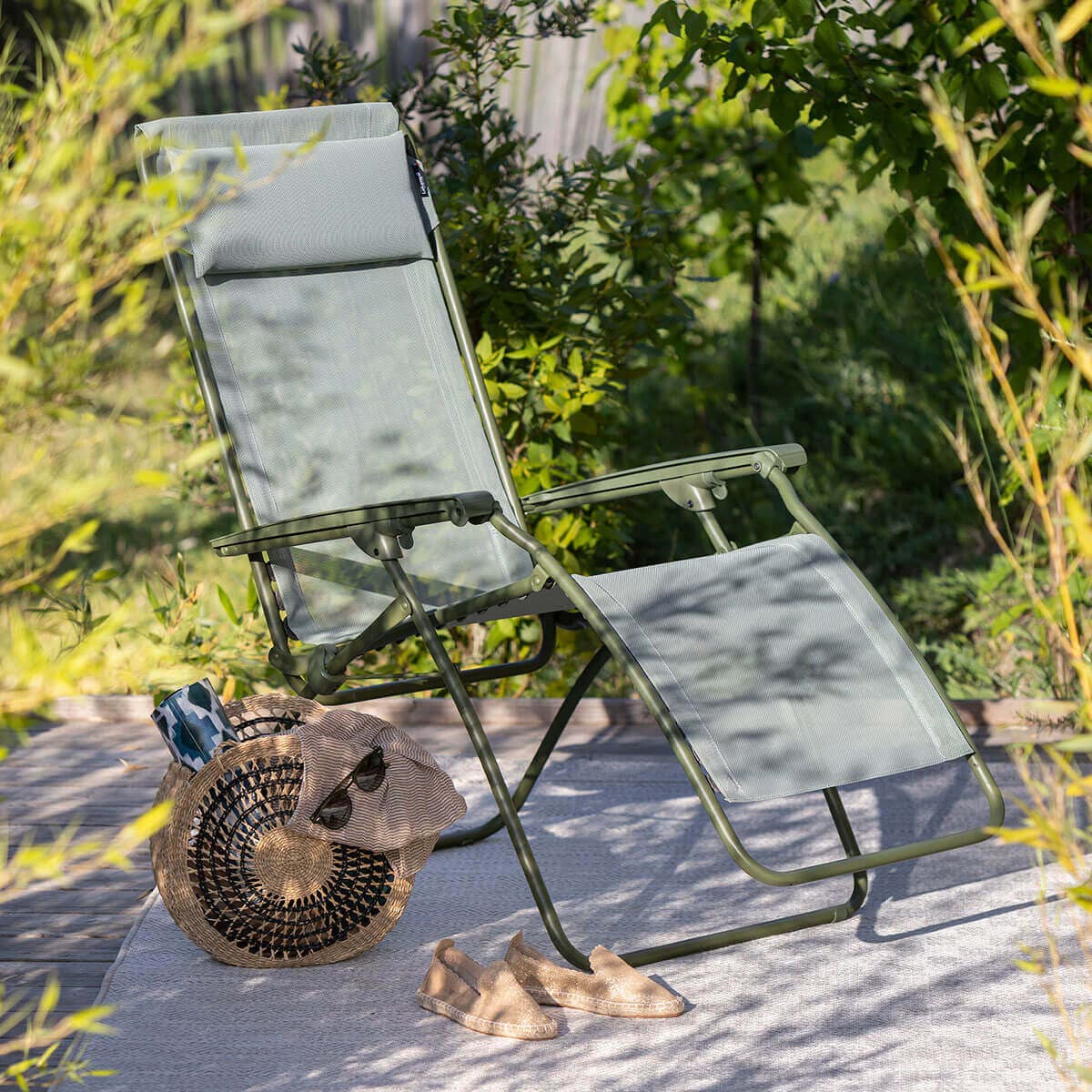 R-Clip Recliner Chair