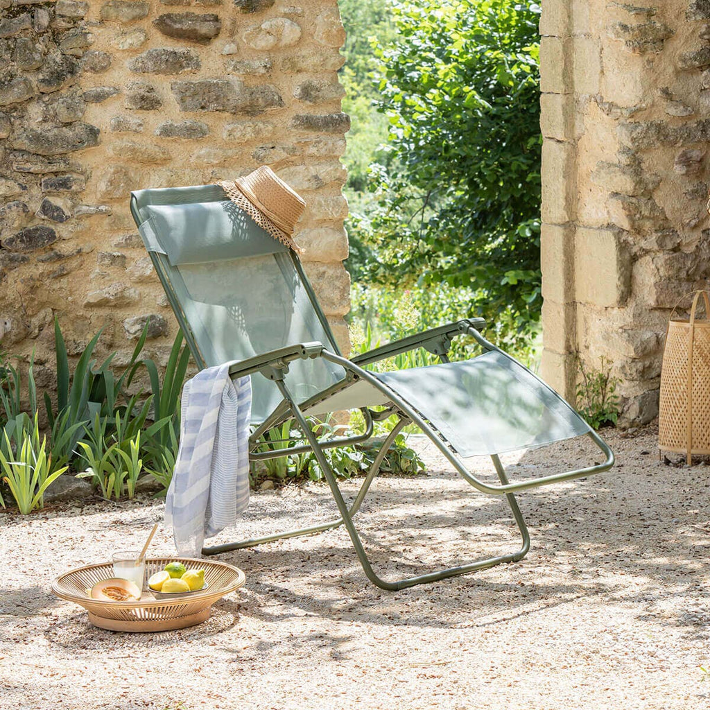 R-Clip Recliner Chair