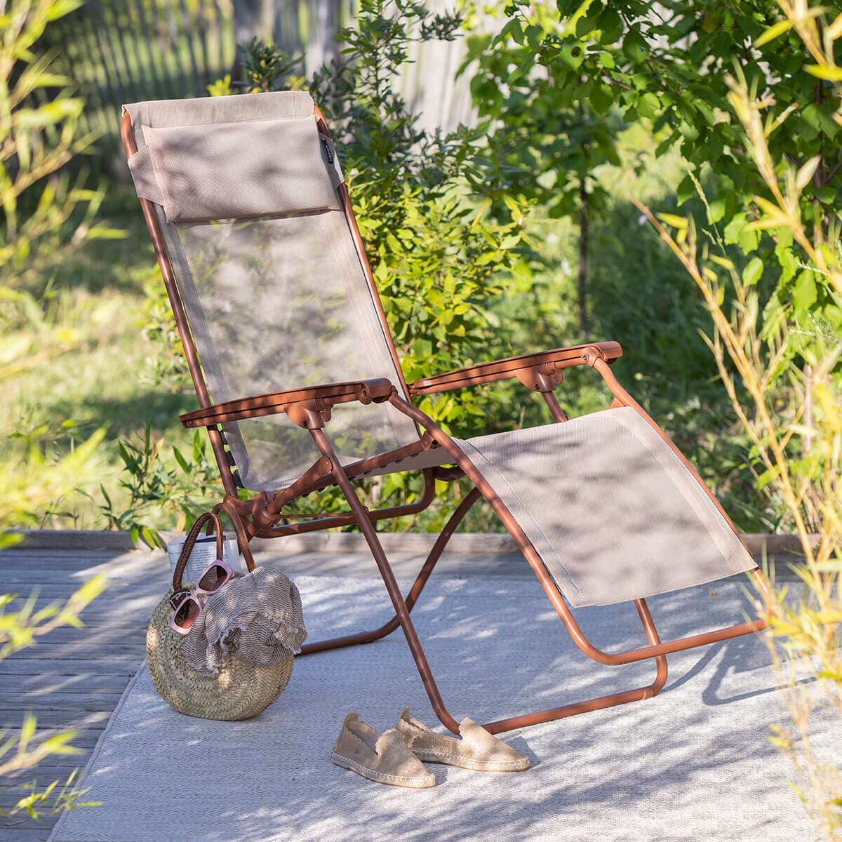 R-Clip Recliner Chair