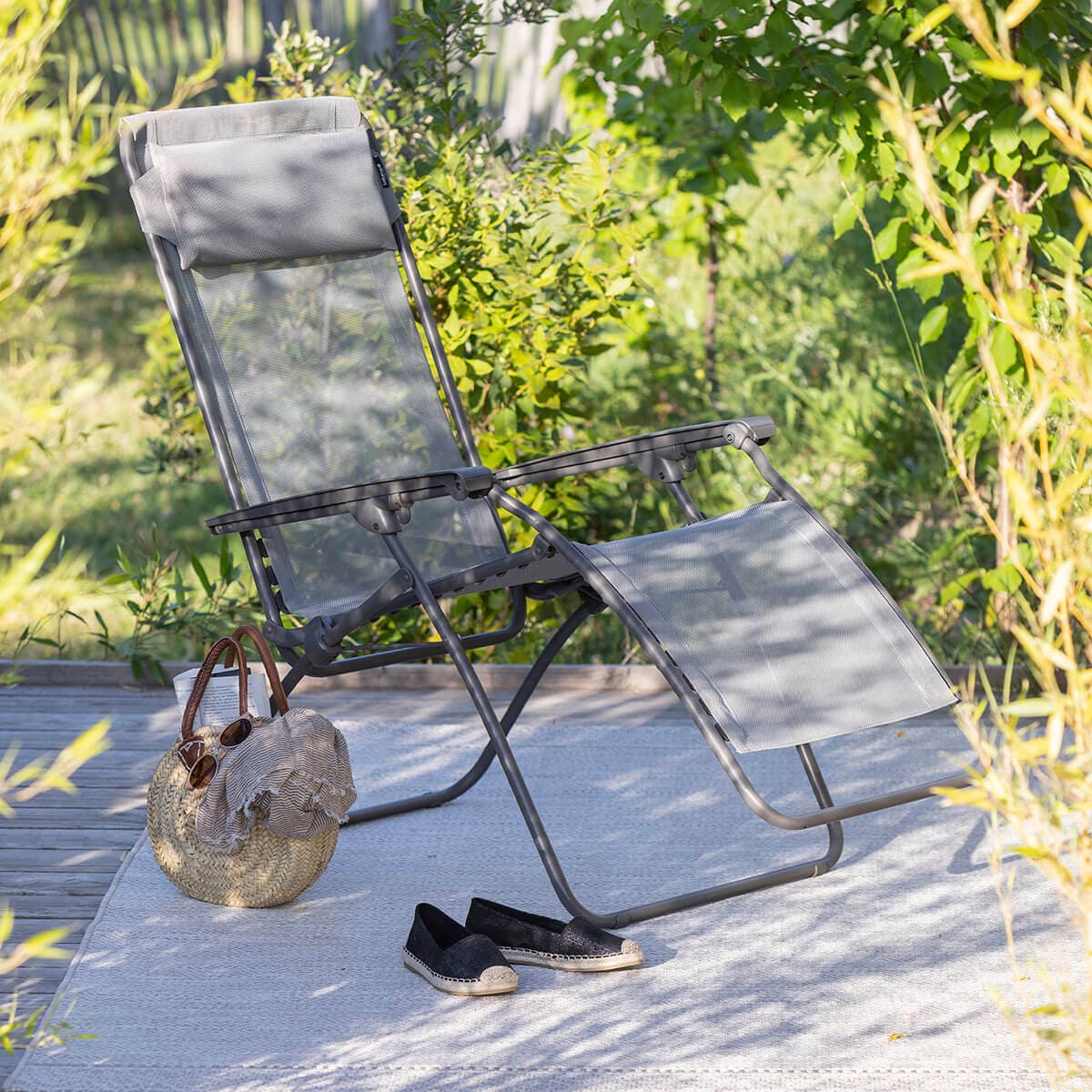 R-Clip Recliner Chair