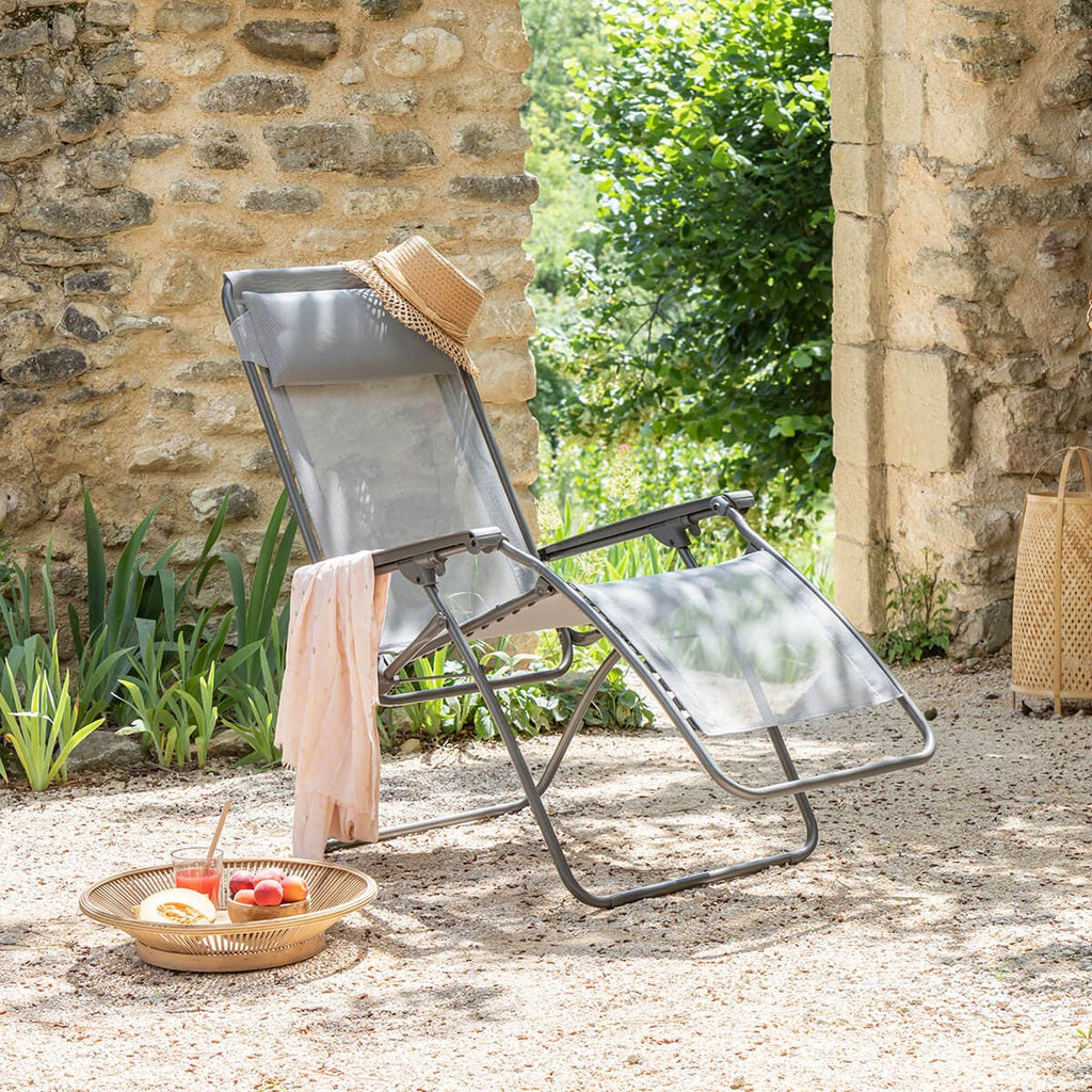 R-Clip Recliner Chair