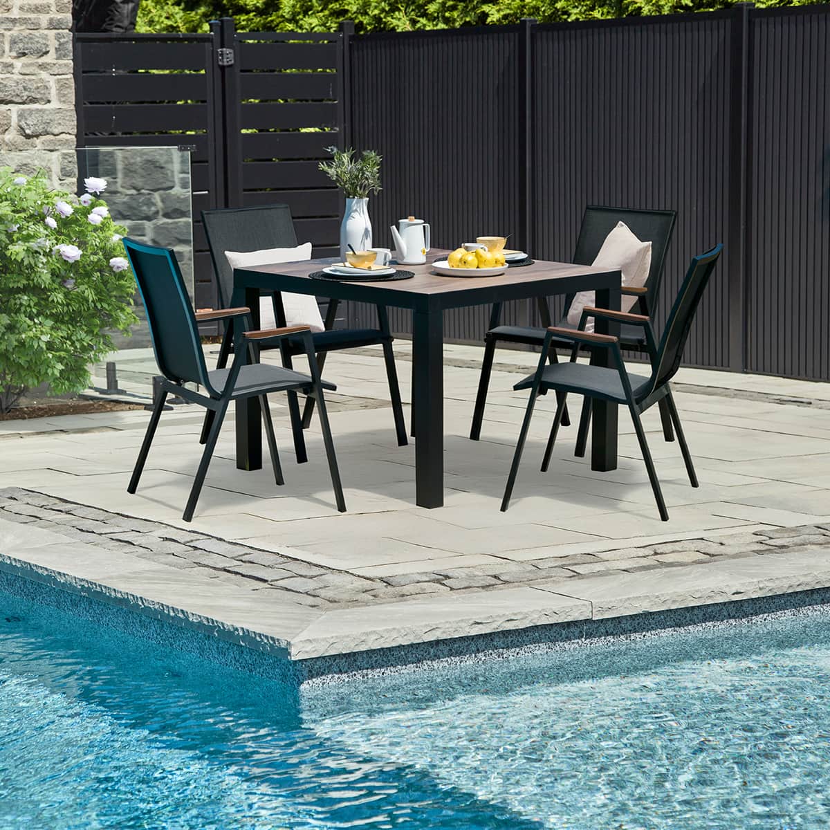 Ensemble à dîner extérieur Eastwood - 4 places