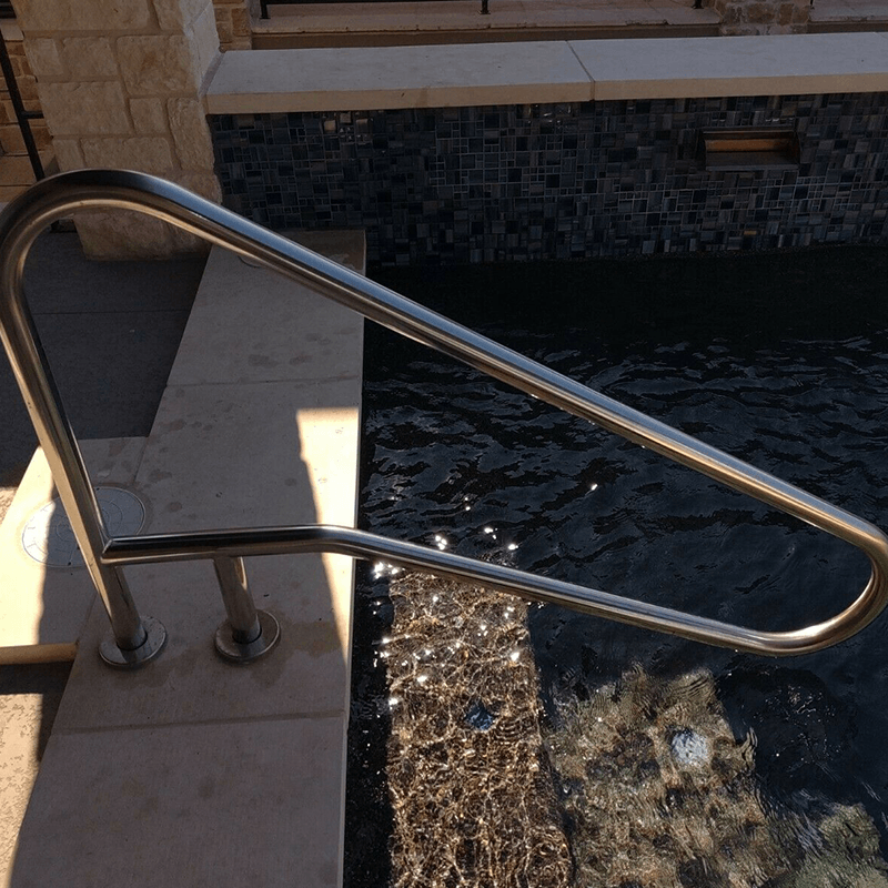 Rampe en acier inoxydable pour piscine creusée