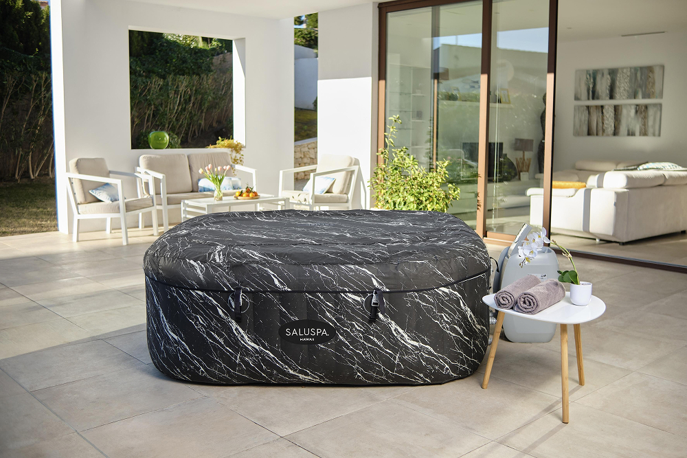 covered inflatable hot tub